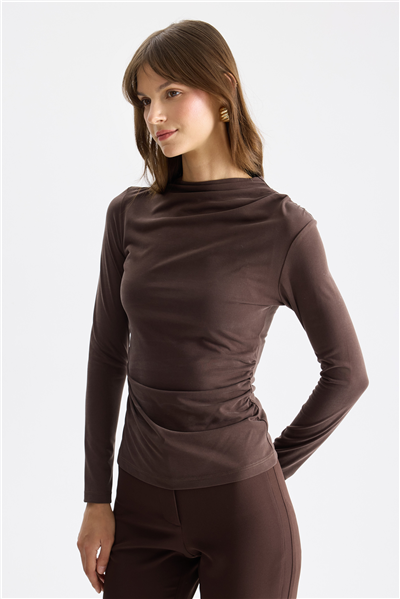 On Drape Detaylı Büzgülü Bluz Kahve