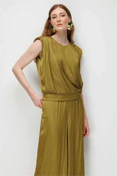 On Drape Detaylı Kolsuz Bluz OLİVE