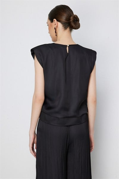 On Drape Detaylı Kolsuz Bluz SIYAH