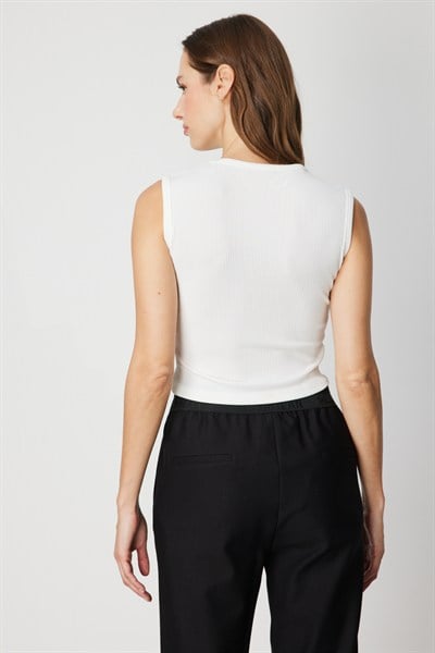 On Fitilli Kolsuz Crop Bluz EKRU