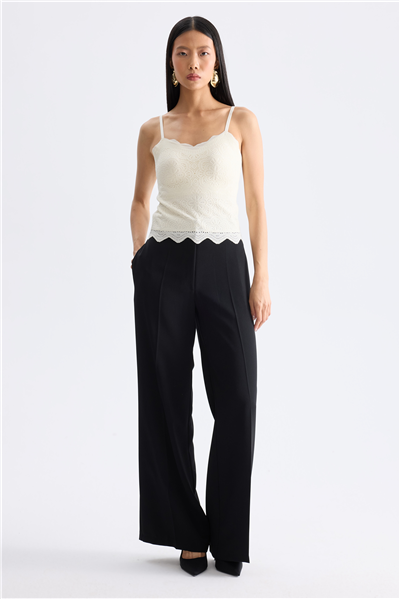 On İnce Askılı Dantelli Crop Bluz Ekru