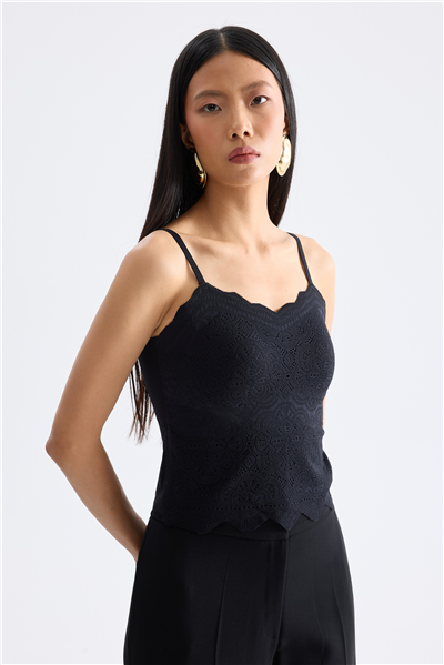 On İnce Askılı Dantelli Crop Bluz Siyah