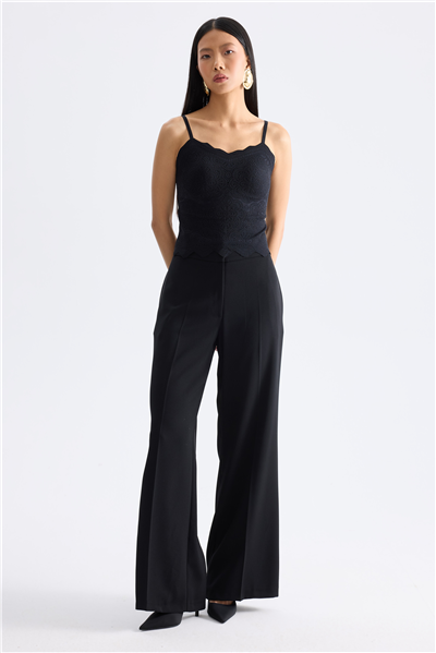 On İnce Askılı Dantelli Crop Bluz Siyah