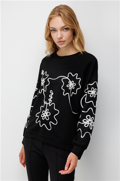 On İşleme Desenli Sıfır Yaka Sweatshirt Siyah