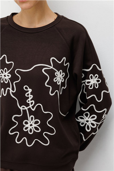 On İşleme Desenli Sıfır Yaka Sweatshirt Kahve
