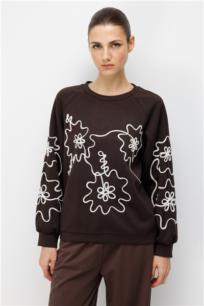 On İşleme Desenli Sıfır Yaka Sweatshirt Kahve