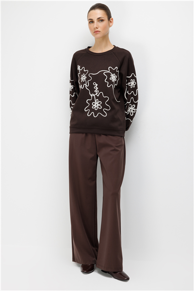 On İşleme Desenli Sıfır Yaka Sweatshirt Kahve