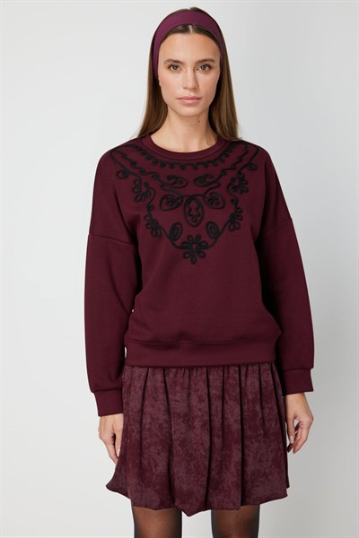 On İşlemeli Sıfır Yaka Sweat BORDO