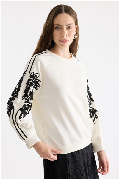On Kolları İşleme Detaylı Sweatshirt Ekru