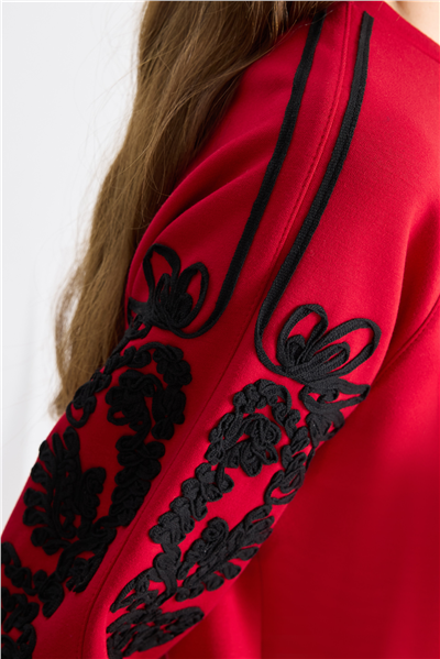 On Kolları İşleme Detaylı Sweatshirt Kırmızı