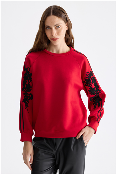 On Kolları İşleme Detaylı Sweatshirt Kırmızı