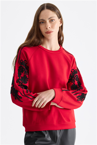 On Kolları İşleme Detaylı Sweatshirt Kırmızı