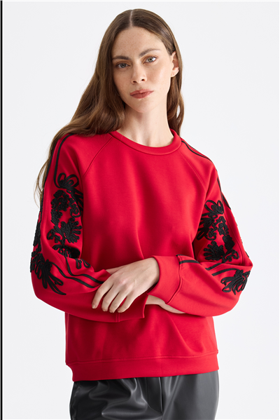 On Kolları İşleme Detaylı Sweatshirt Kırmızı