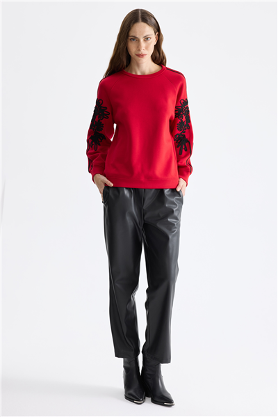 On Kolları İşleme Detaylı Sweatshirt Kırmızı