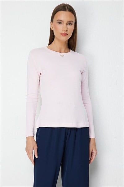 On Metal Aksesuarlı Sıfır Yaka Basic Bluz PEMBE