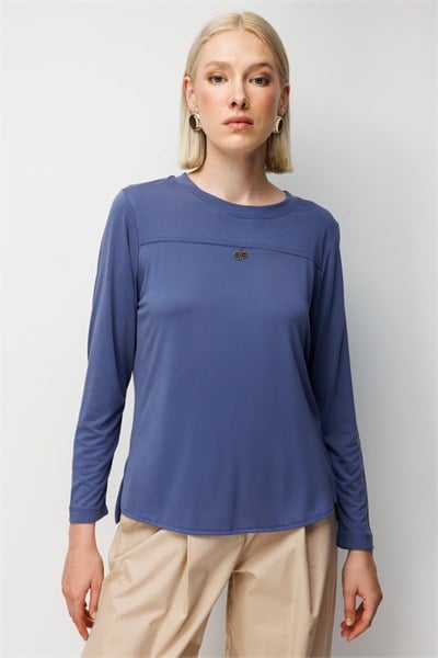 On Metal Aksesuarlı Sıfır Yaka Basic Bluz INDIGO