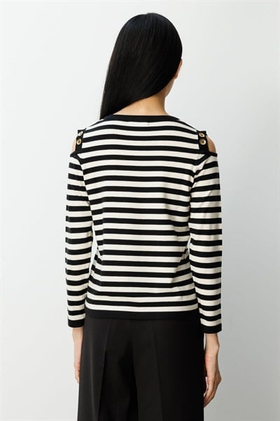 On Omuzları Pencere Detaylı Triko Kazak SIYAH