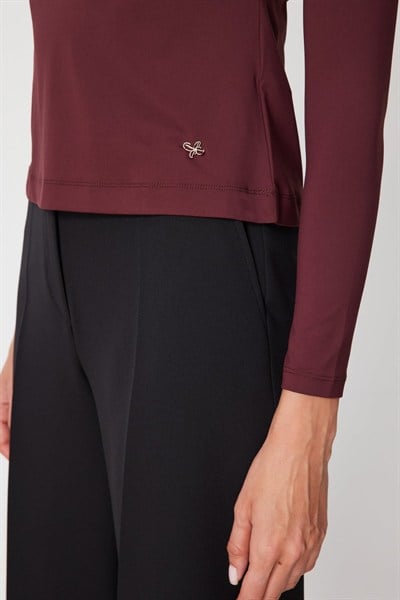On Sıfır Yaka Basic Bluz BORDO