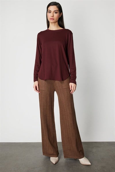 On Sıfır Yaka Basic Bluz BORDO