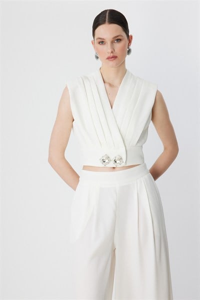 On Taş Aksesuarlı Drapeli Crop Bluz EKRU