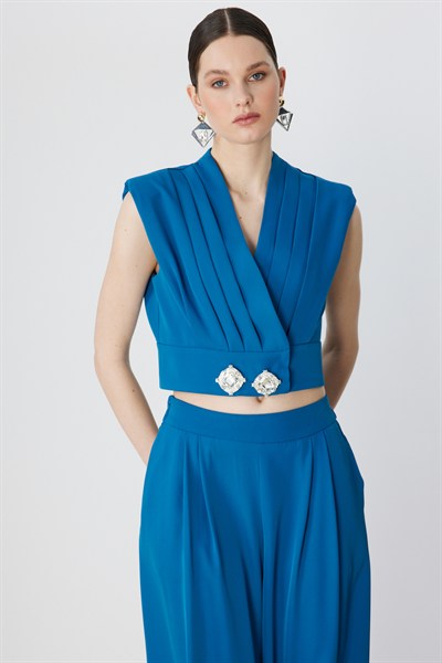 On Taş Aksesuarlı Drapeli Crop Bluz MAVI