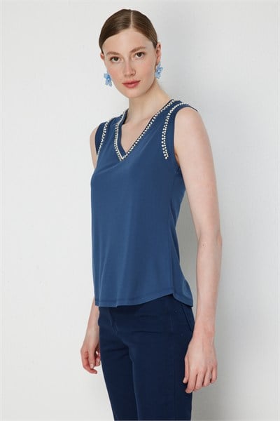 On V Yaka Taş Detaylı Bluz INDIGO