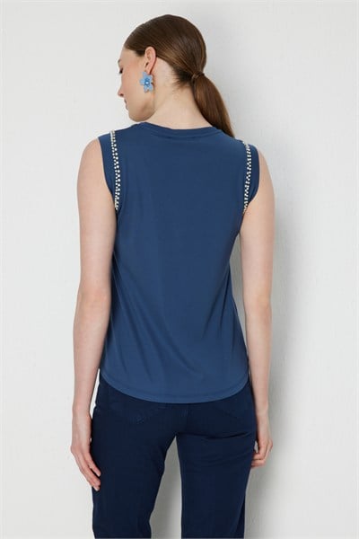 On V Yaka Taş Detaylı Bluz INDIGO