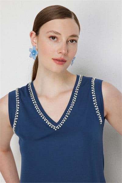 On V Yaka Taş Detaylı Bluz INDIGO