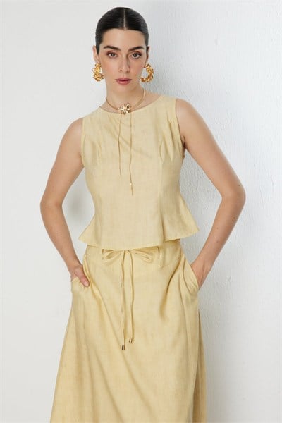 On Volanlı Kolsuz Crop Bluz SARI