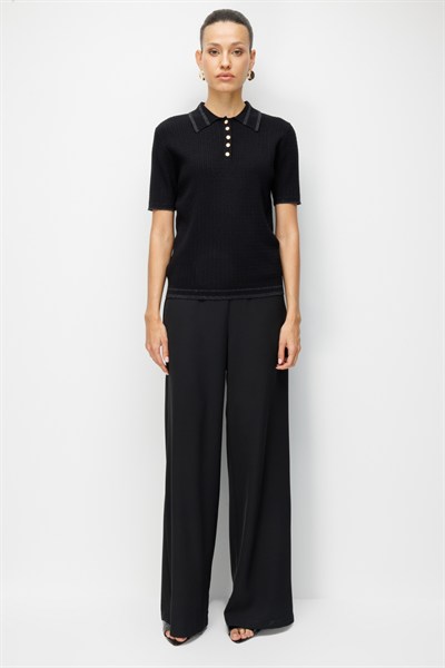 On Yakası Düğmeli Kumaşı Desenli Bluz SIYAH