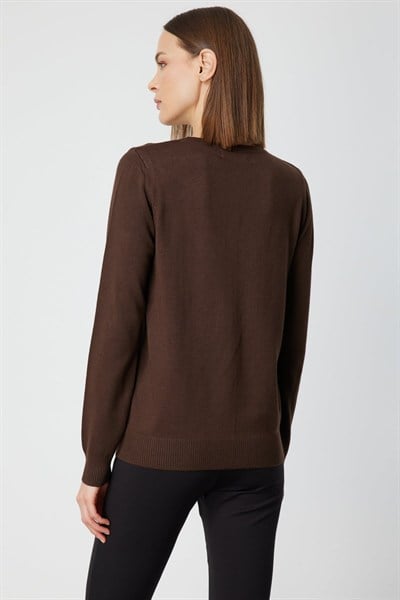 On Yakası Taşlı Düğmeli Triko Kazak Kahve