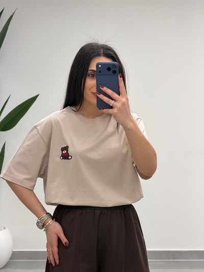 Ayıcık Nakışlı Tişört Bej