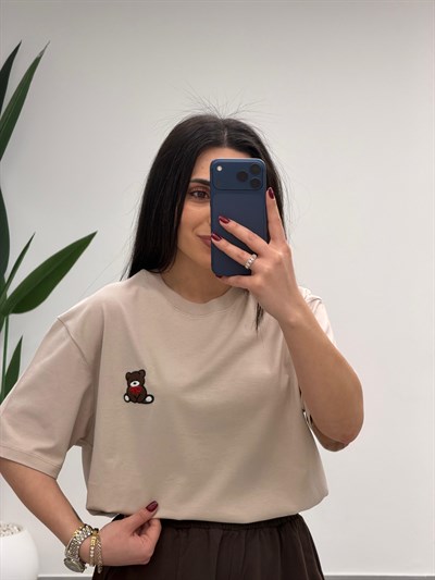 Ayıcık Nakışlı Tişört Bej