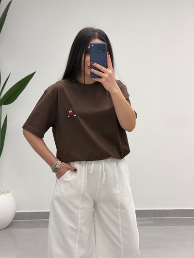 Ayıcık Nakışlı Tişört Kahve