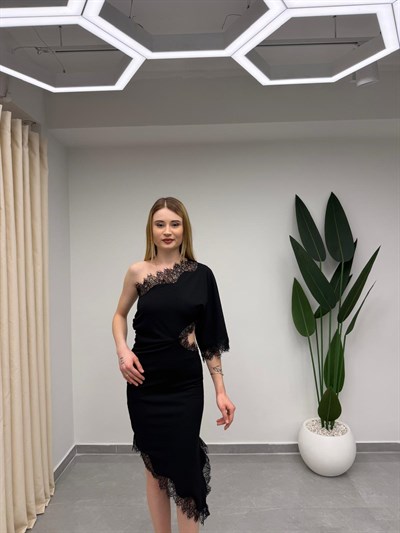 Dantel Detaylı Tek Omuz Asimetrik Midi Elbise Siyah