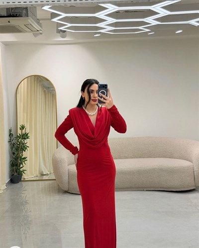 Degaje Yaka Uzun Elbise Kırmızı