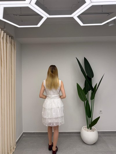 Derin V Yaka Belden Oturtmalı Drapeli Eteği Katlı Mini Elbise Beyaz