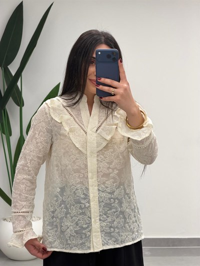 Fisto İşlemeli Dantel Garnili Hakim Yaka Fırfırlı Gömlek