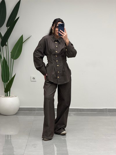 Gold Düğmeli Pileli Takım Kahve