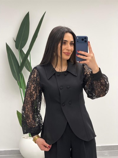 Kolları Çiçek Detaylı Bluz