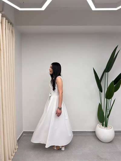 Kolsuz Kemerli Elbise Beyaz