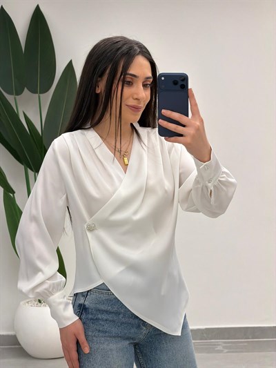 Kruvaze Yaka Düğme Detaylı Saten Bluz Beyaz
