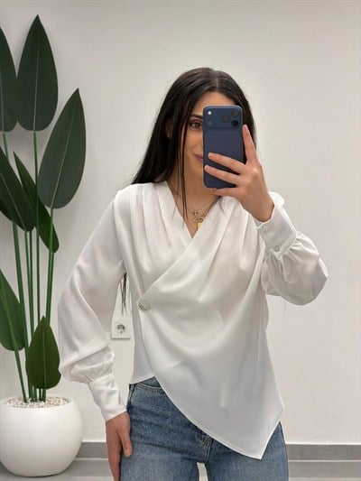 Kruvaze Yaka Düğme Detaylı Saten Bluz Beyaz