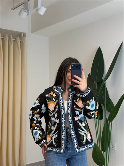 Nakış İşlemeli Mevsimlik Ceket