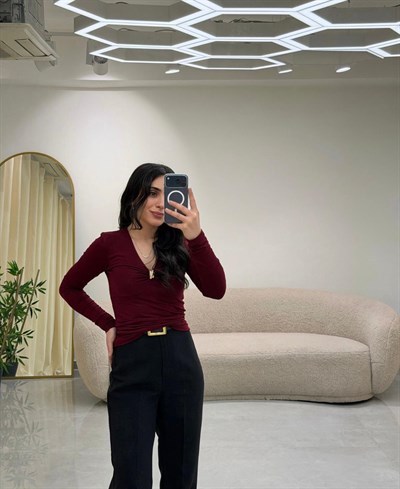 V Yaka Broş Detaylı Bluz Bordo