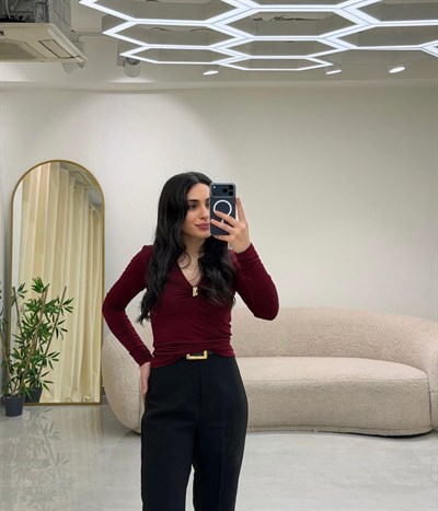 V Yaka Broş Detaylı Bluz Bordo