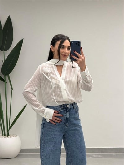 V Yaka Fular Detaylı Şifon Bluz