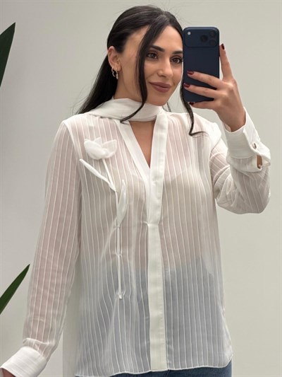 V Yaka Fular Detaylı Şifon Bluz