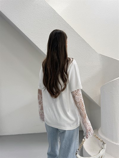 Kolları Dantel Detaylı T-shirt