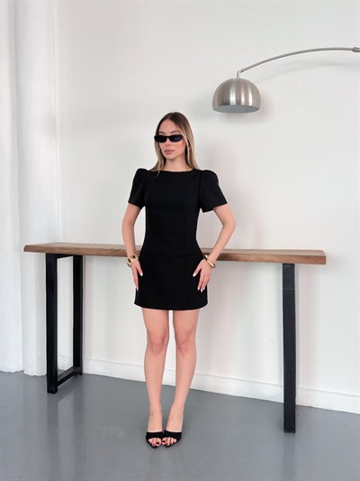 Minimal Çizgisi ve Modern Omuz Detaylı Mini Elbise Siyah